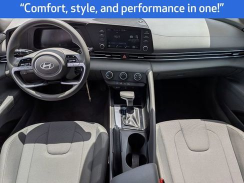Used 2025 Hyundai Elantra SE FWD image 30