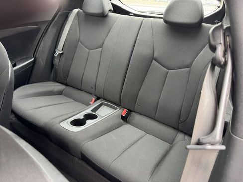 Used 2017 Hyundai Veloster Value Edition image 6