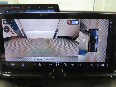 Used 2025 Ford Expedition Max Platinum w/ Platinum Ultimate Package image 25