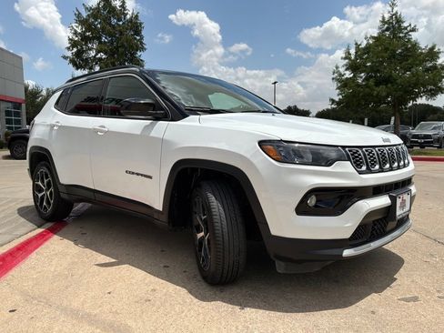 Used 2025 Jeep Compass Limited AWD/4WD image 4