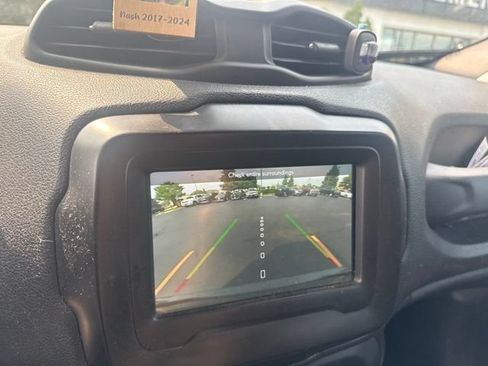 Used 2020 Jeep Renegade Altitude AWD/4WD image 8