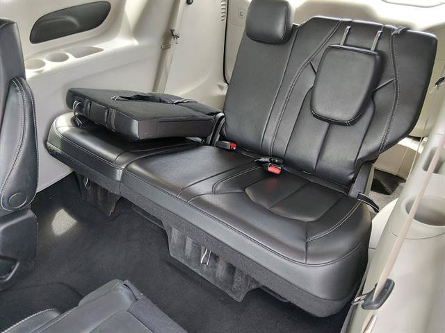 Used 2022 Chrysler Pacifica Touring-L FWD image 12