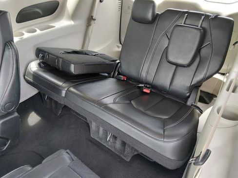 Used 2022 Chrysler Pacifica Touring-L FWD image 12