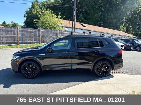 Used 2023 Volkswagen Tiguan SE R-Line AWD/4WD image 4
