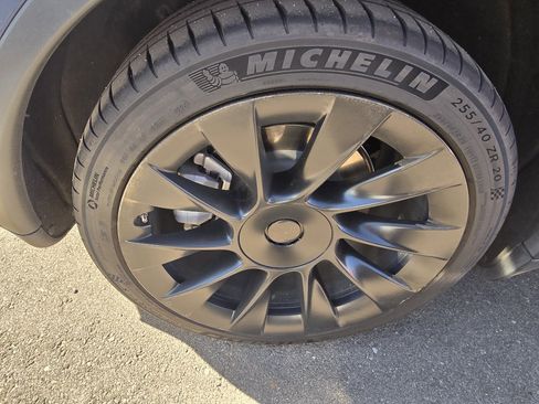Used 2022 Tesla Model Y Long Range AWD/4WD image 9