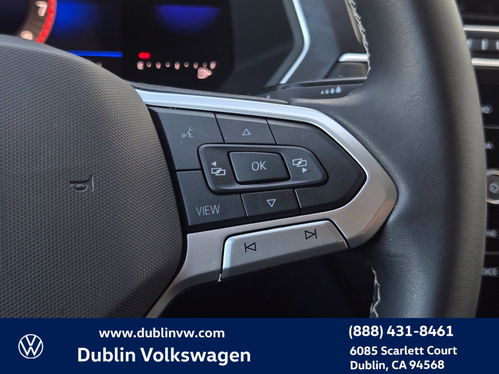 Certified 2024 Volkswagen Tiguan SE w/ Panoramic Sunroof Package AWD/4WD image 21