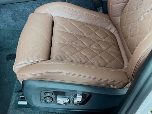 New 2026 BMW X5 M60i w/ Executive Package image 23