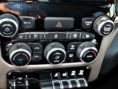 Used 2019 RAM 1500 Laramie image 24