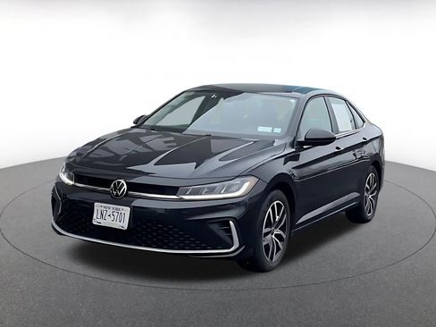 Used 2025 Volkswagen Jetta SE image 8