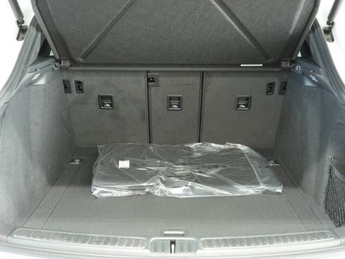 Certified 2025 Porsche Macan AWD/4WD image 28