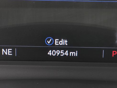 Certified 2024 Cadillac XT5 Premium Luxury FWD image 33