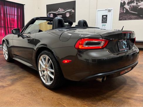 Used 2017 FIAT 124 Spider Classica RWD image 7