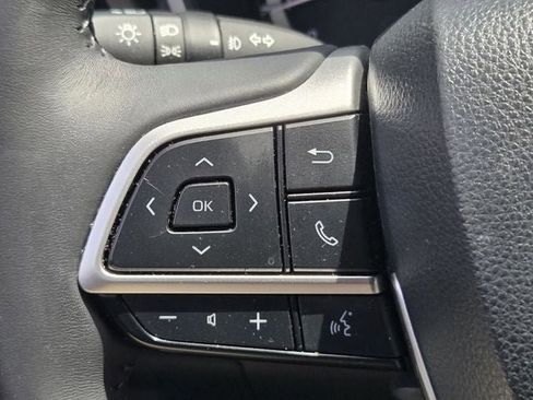 Used 2024 Toyota Highlander XLE FWD image 26