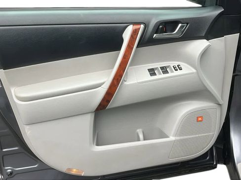 Used 2012 Toyota Highlander Limited image 9