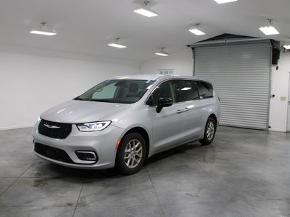 Used 2024 Chrysler Pacifica Touring-L