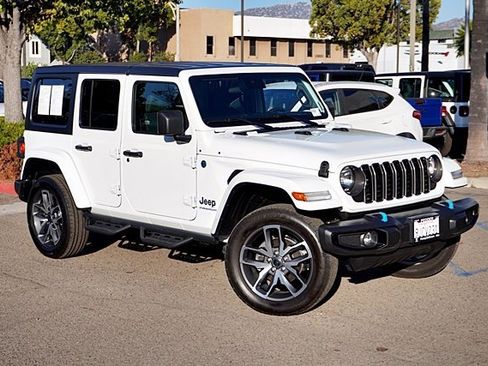 Used 2024 Jeep Wrangler Unlimited image 3