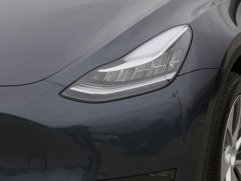 Used 2023 Tesla Model Y Long Range image 9