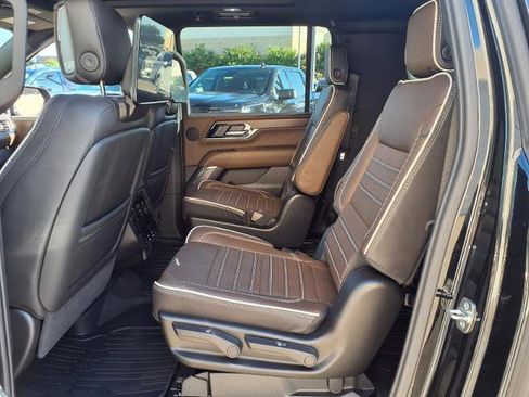 Used 2025 GMC Yukon XL Denali Ultimate w/ LPO, Illumination Package AWD/4WD image 20