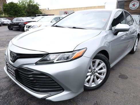 Used 2019 Toyota Camry LE image 2