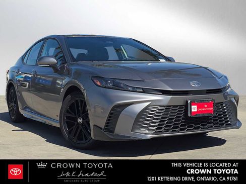 Certified 2025 Toyota Camry SE FWD image 1