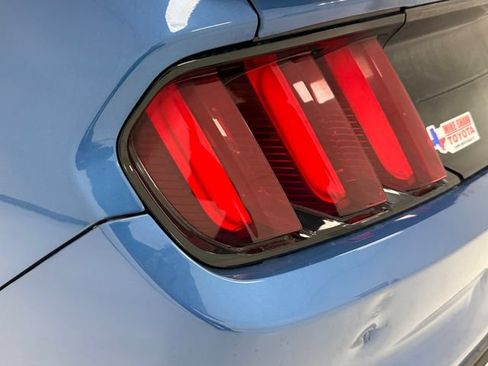 Used 2019 Ford Mustang Shelby GT350 w/ Technology Package RWD image 36