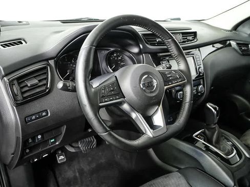 Used 2019 Nissan Rogue Sport SV w/ All-Weather Package FWD image 4
