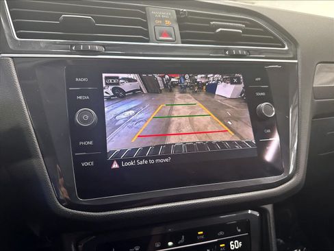 Used 2023 Volkswagen Tiguan SE FWD image 17