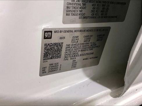 Certified 2025 GMC Sierra 1500 AT4 w/ AT4 Premium Package AWD/4WD image 33