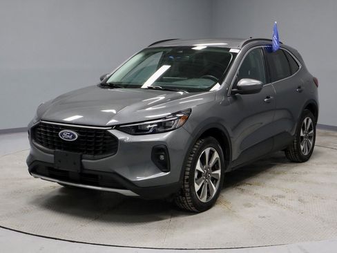 Certified 2025 Ford Escape Platinum image 9