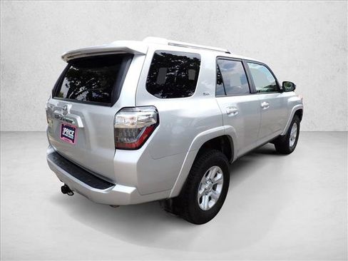 Used 2018 Toyota 4Runner SR5 AWD/4WD image 4