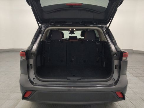 Used 2022 Toyota Highlander L FWD image 29