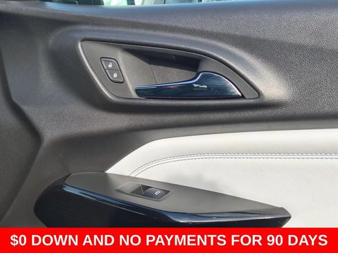 Used 2025 Chevrolet Trax LT w/ LT Convenience Package FWD image 33