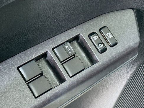 Used 2018 Toyota RAV4 XLE AWD/4WD image 18