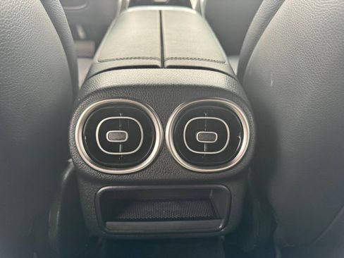 Used 2024 Mercedes-Benz GLC 300 4MATIC image 31