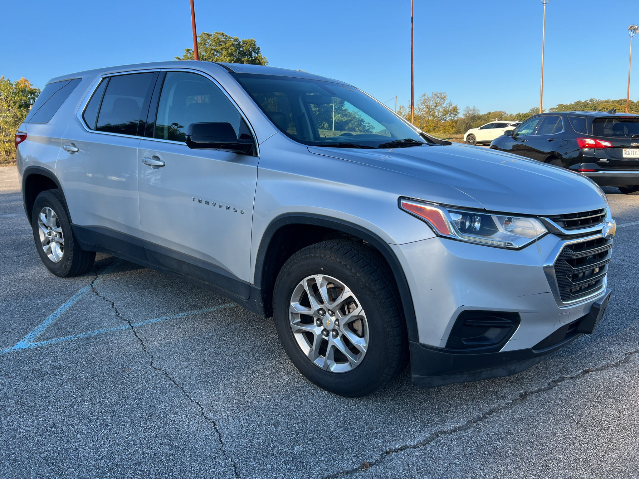 Used 2020 Chevrolet Traverse LS FWD image 1