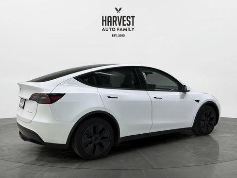 Used 2024 Tesla Model Y Long Range AWD/4WD image 7