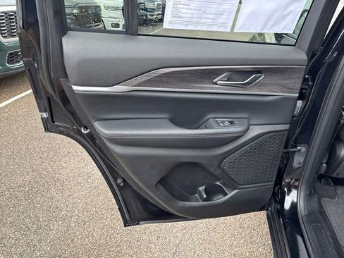 Used 2024 Jeep Grand Cherokee Limited AWD/4WD image 28