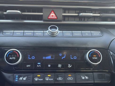 Used 2023 Hyundai Elantra Limited image 13