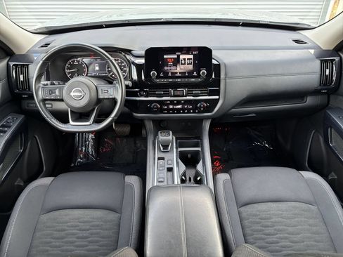 Used 2025 Nissan Pathfinder SV FWD image 35