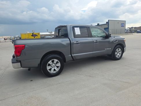 Used 2017 Nissan Titan SV RWD image 21
