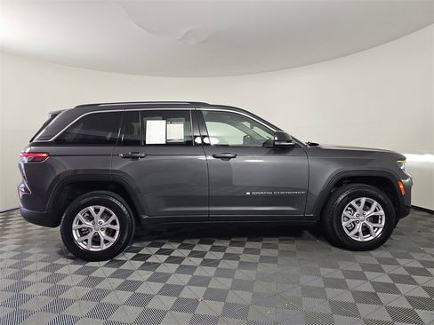 Used 2022 Jeep Grand Cherokee Limited image 8