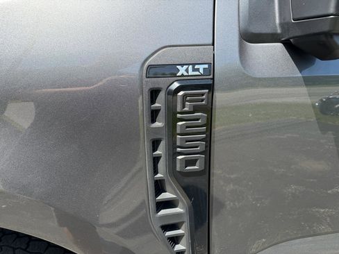 Used 2023 Ford F250 XLT w/ XLT Premium Package AWD/4WD image 12