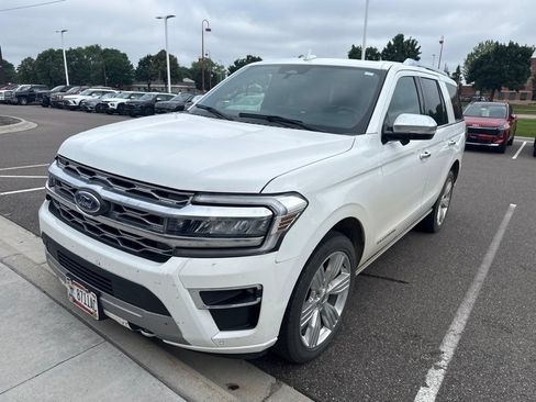 Used 2023 Ford Expedition Platinum AWD/4WD image 4