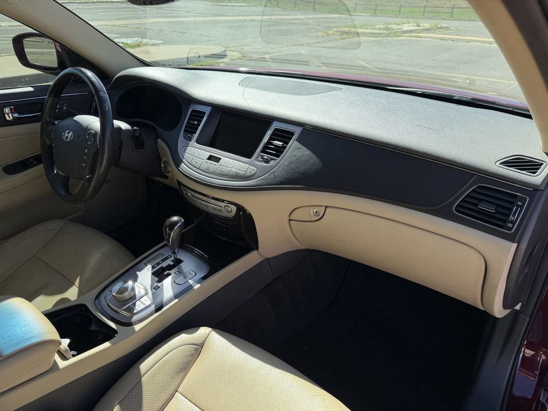 Used 2011 Hyundai Genesis 4.6 RWD image 22