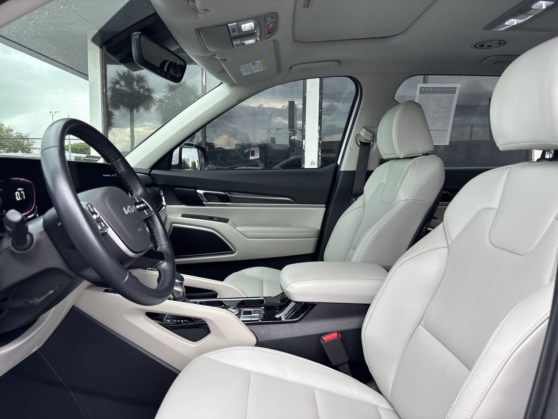 Used 2025 Kia Telluride S FWD image 13