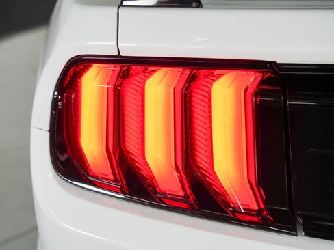 Used 2020 Ford Mustang Shelby GT500 w/ Carbon Fiber Track Pack image 22