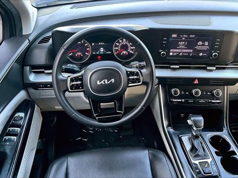 Used 2022 Kia Carnival LX FWD image 6