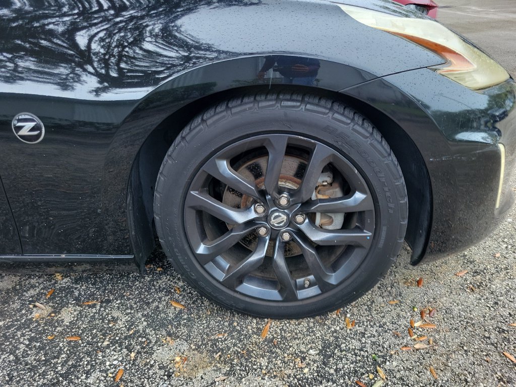 Used 2015 Nissan 370Z Coupe RWD image 4