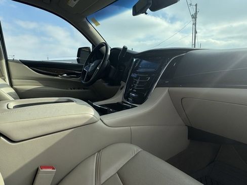 Used 2018 Cadillac Escalade Luxury w/ LPO, Radiant Package image 26