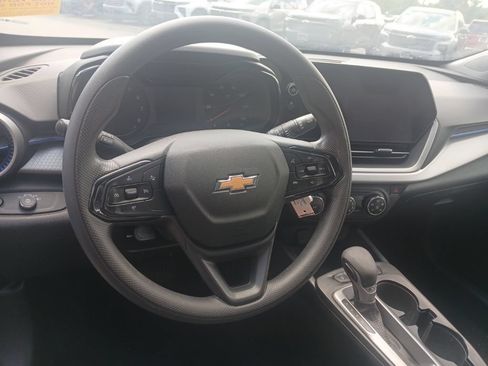 Used 2024 Chevrolet Trax LS FWD image 17